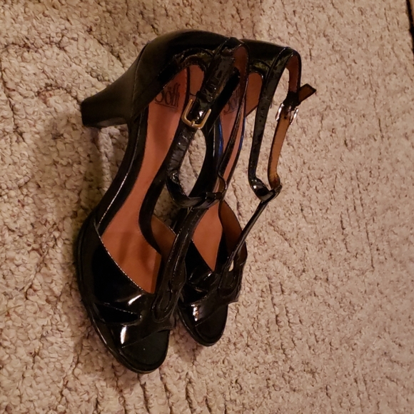 Shoes - Picture 2 of 4